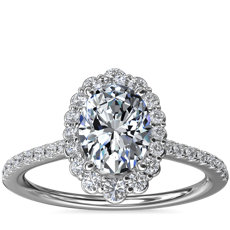 Anillo de compromiso con halo de diamantes ovalados Crescendo en oro blanco de 14 k (1/3 qt. total)
